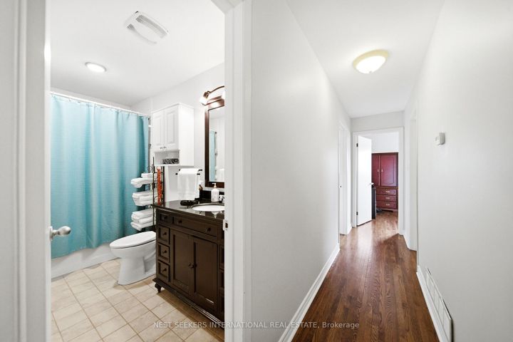 Photo 8 at 376 Agar Avenue, Bradford, Bradford West Gwillimbury