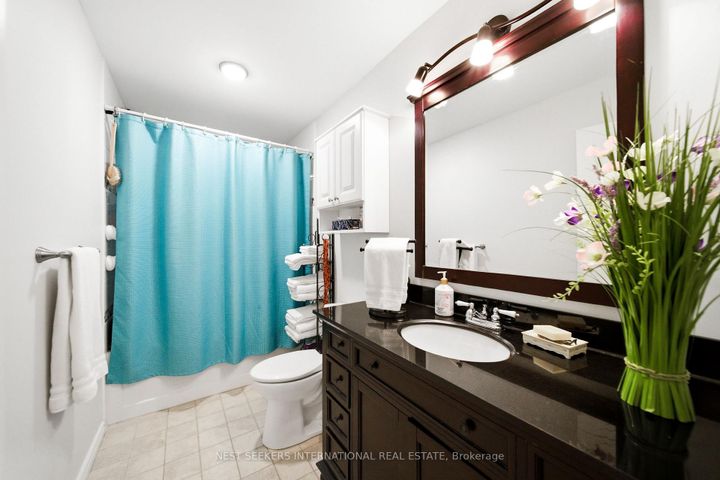 Photo 9 at 376 Agar Avenue, Bradford, Bradford West Gwillimbury