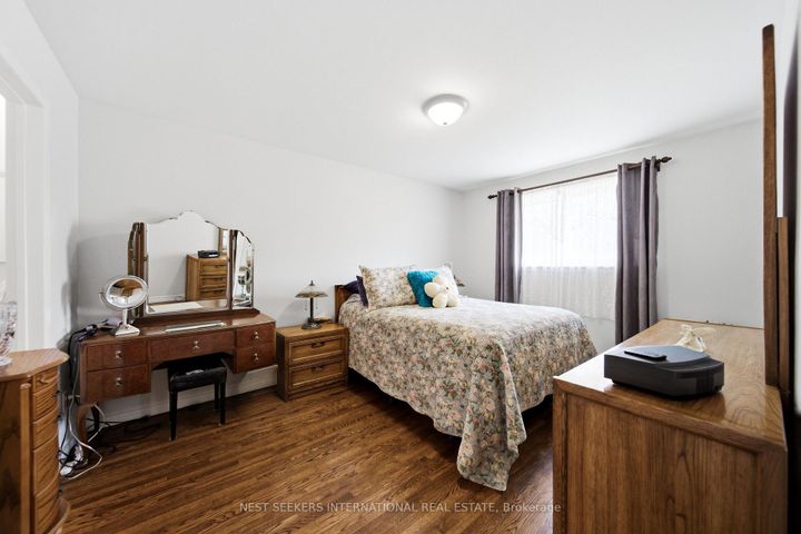 Photo 10 at 376 Agar Avenue, Bradford, Bradford West Gwillimbury