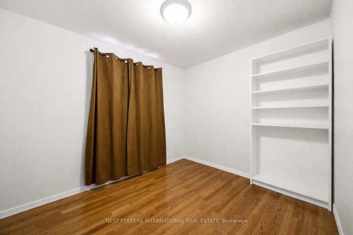 Photo 11 at 376 Agar Avenue, Bradford, Bradford West Gwillimbury