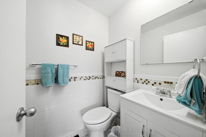 Photo 13 at 376 Agar Avenue, Bradford, Bradford West Gwillimbury