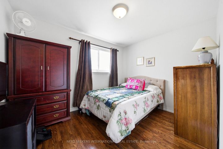 Photo 14 at 376 Agar Avenue, Bradford, Bradford West Gwillimbury