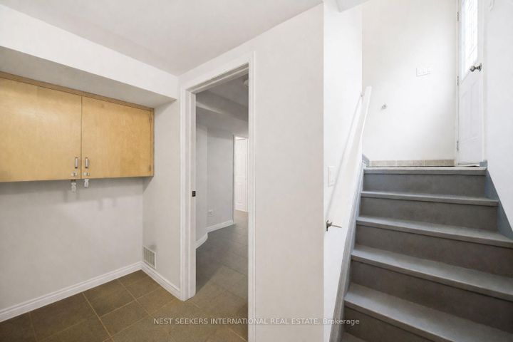 Photo 16 at 376 Agar Avenue, Bradford, Bradford West Gwillimbury