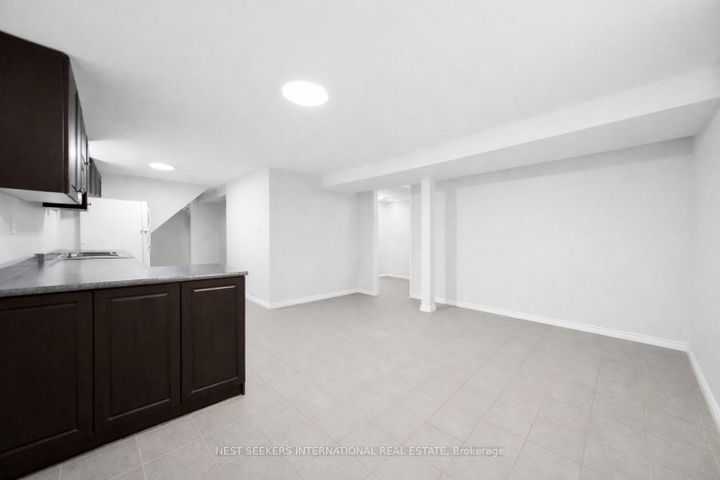 Photo 18 at 376 Agar Avenue, Bradford, Bradford West Gwillimbury