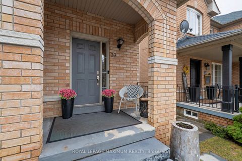 Photo 3 at 33 La Neve Avenue, Sonoma Heights, Vaughan