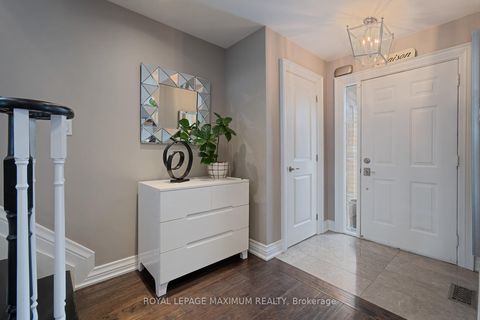 Photo 4 at 33 La Neve Avenue, Sonoma Heights, Vaughan