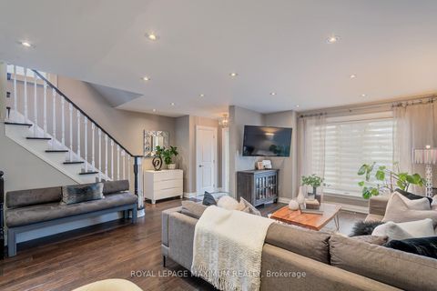 Photo 5 at 33 La Neve Avenue, Sonoma Heights, Vaughan