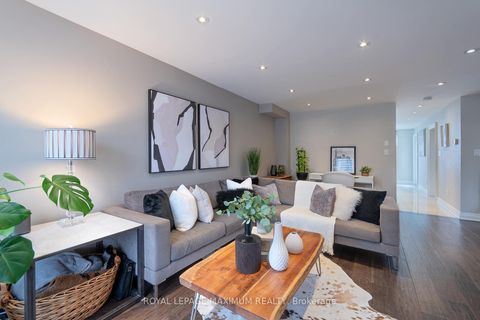 Photo 6 at 33 La Neve Avenue, Sonoma Heights, Vaughan