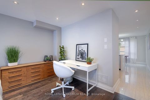 Photo 10 at 33 La Neve Avenue, Sonoma Heights, Vaughan