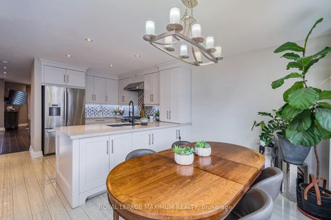 Photo 11 at 33 La Neve Avenue, Sonoma Heights, Vaughan