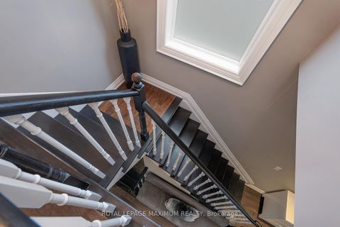 Photo 20 at 33 La Neve Avenue, Sonoma Heights, Vaughan