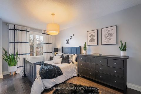 Photo 25 at 33 La Neve Avenue, Sonoma Heights, Vaughan