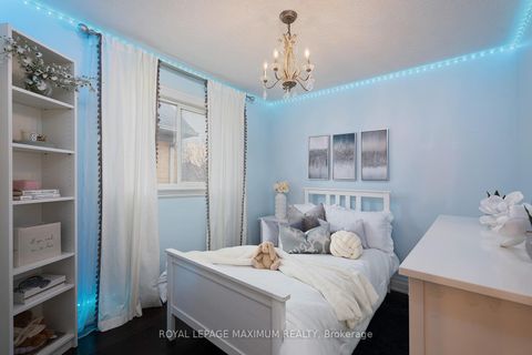 Photo 27 at 33 La Neve Avenue, Sonoma Heights, Vaughan