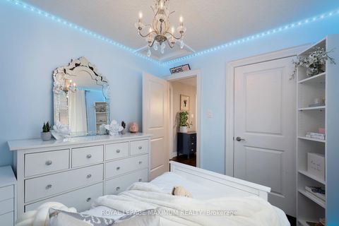 Photo 28 at 33 La Neve Avenue, Sonoma Heights, Vaughan