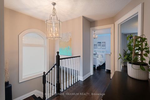 Photo 30 at 33 La Neve Avenue, Sonoma Heights, Vaughan