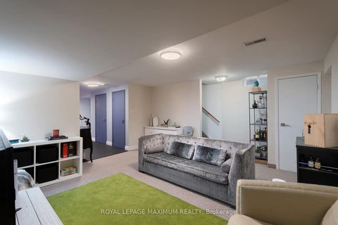 Photo 32 at 33 La Neve Avenue, Sonoma Heights, Vaughan