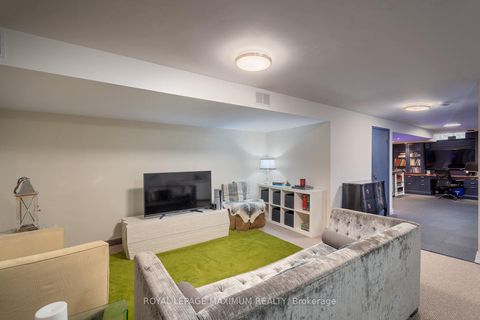 Photo 33 at 33 La Neve Avenue, Sonoma Heights, Vaughan