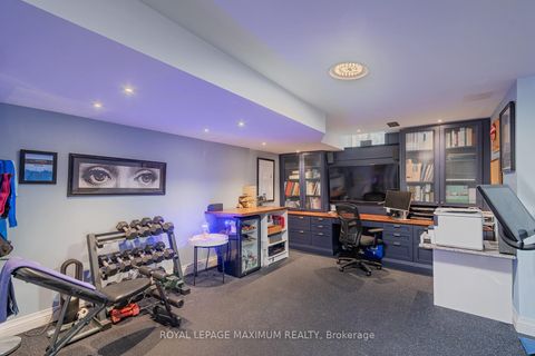 Photo 34 at 33 La Neve Avenue, Sonoma Heights, Vaughan