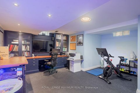 Photo 36 at 33 La Neve Avenue, Sonoma Heights, Vaughan