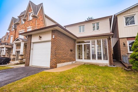 Photo 3 at 25 Thistlewaite Crescent, Malvern West, Toronto