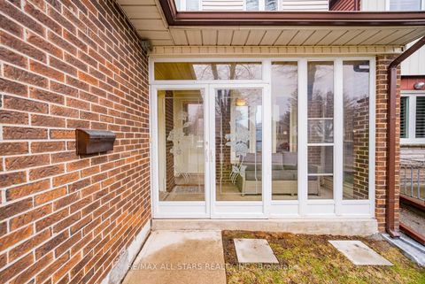 Photo 4 at 25 Thistlewaite Crescent, Malvern West, Toronto