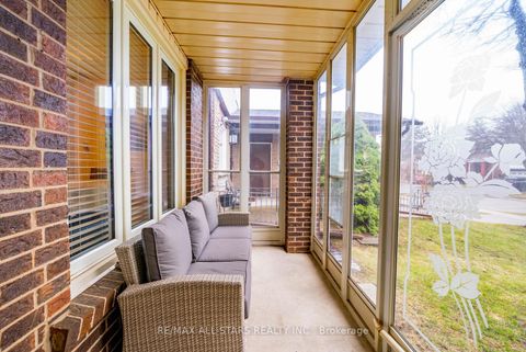 Photo 5 at 25 Thistlewaite Crescent, Malvern West, Toronto