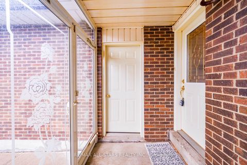 Photo 6 at 25 Thistlewaite Crescent, Malvern West, Toronto