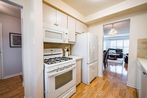 Photo 12 at 25 Thistlewaite Crescent, Malvern West, Toronto