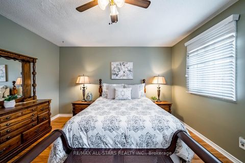 Photo 27 at 25 Thistlewaite Crescent, Malvern West, Toronto