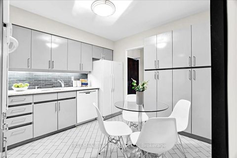 Photo 7 at 303 - 350 Lonsdale Road, Forest Hill South, Toronto