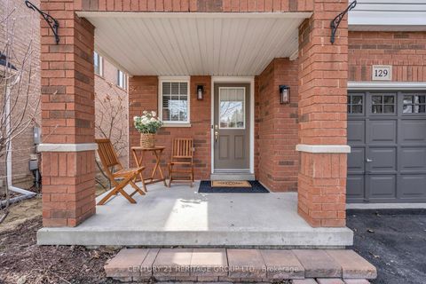 Photo 3 at 129 Hartford Crescent, Summerhill Estates, Newmarket