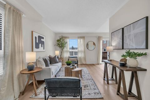 Photo 8 at 129 Hartford Crescent, Summerhill Estates, Newmarket