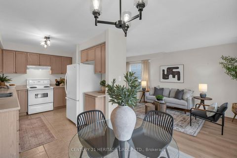 Photo 15 at 129 Hartford Crescent, Summerhill Estates, Newmarket