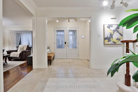 Photo 3 at 2 Mair Court, North Richvale, Richmond Hill