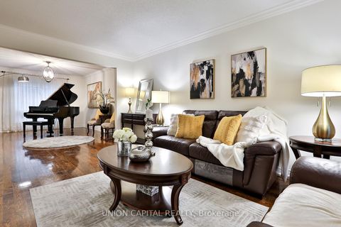 Photo 5 at 2 Mair Court, North Richvale, Richmond Hill