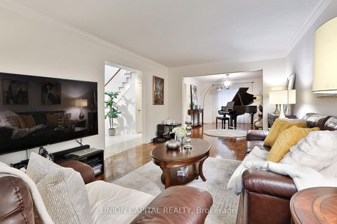 Photo 6 at 2 Mair Court, North Richvale, Richmond Hill