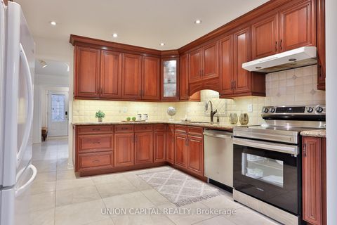 Photo 10 at 2 Mair Court, North Richvale, Richmond Hill