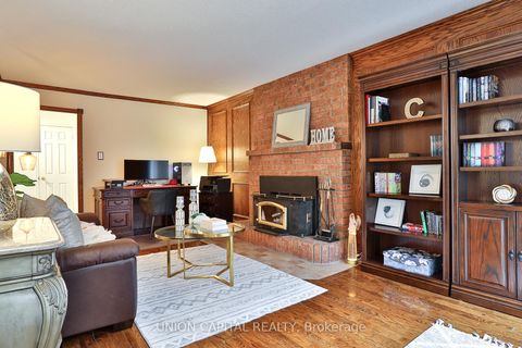 Photo 12 at 2 Mair Court, North Richvale, Richmond Hill