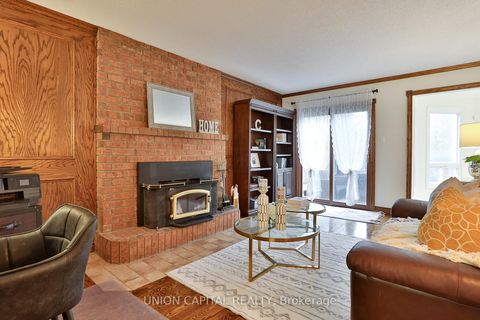 Photo 13 at 2 Mair Court, North Richvale, Richmond Hill