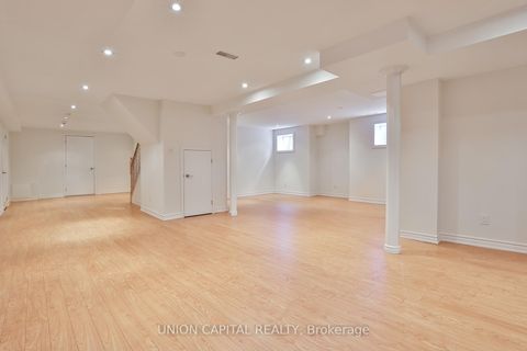 Photo 31 at 2 Mair Court, North Richvale, Richmond Hill