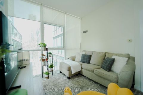 Photo 9 at 517 - 4070 Confederation Parkway, City Centre, Mississauga