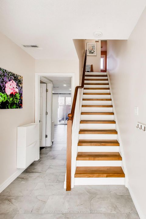 Photo 4 at 94 William Curtis Circle, College Manor, Newmarket