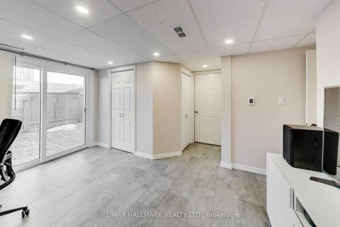 Photo 7 at 94 William Curtis Circle, College Manor, Newmarket