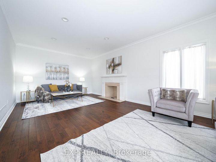 Photo 7 at 10 Edmund Crescent, Bayview Hill, Richmond Hill