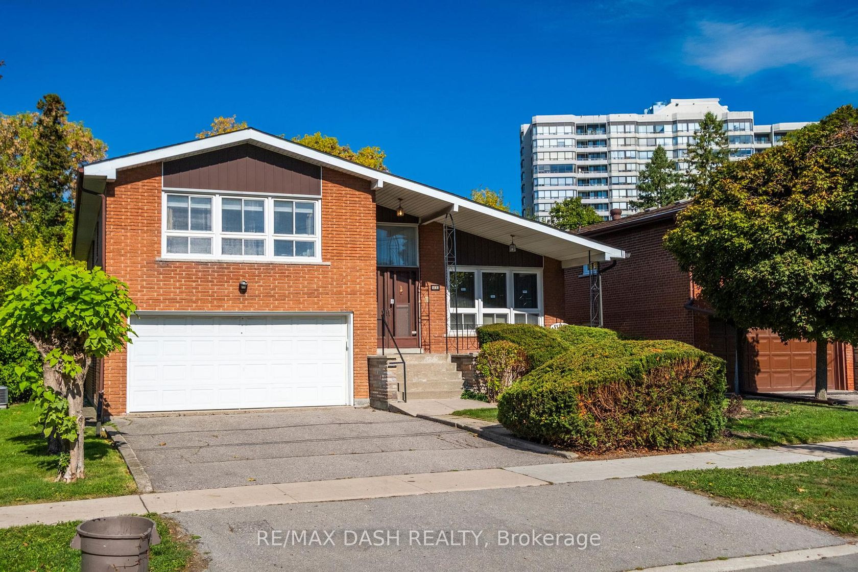 48 Russfax Drive, Branson, Toronto by Loree Meneguzzi Real Estate 48 Russfax Drive, Branson, Toronto