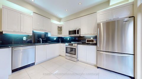 Photo 10 at TH25 - 9133 Bayview Avenue, Doncrest, Richmond Hill
