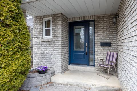 Photo 3 at 830 Castlegrove Avenue, McLaughlin, Oshawa