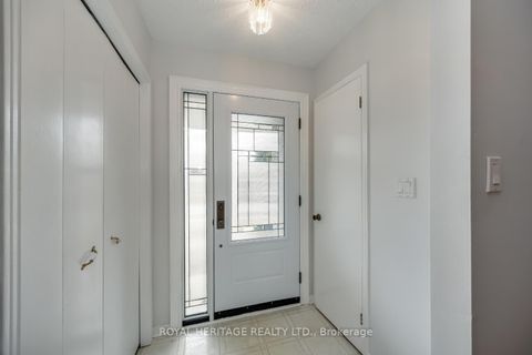 Photo 4 at 830 Castlegrove Avenue, McLaughlin, Oshawa