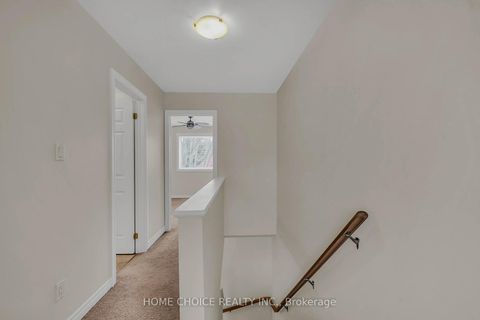 Photo 10 at 121 - 10 Fairwood Crescent, West Hill, Toronto