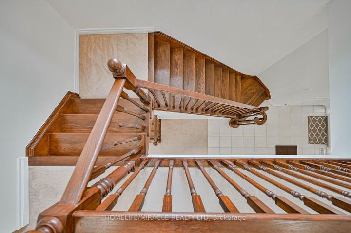 Photo 23 at 23 Pinot Crescent, Stoney Creek, Hamilton